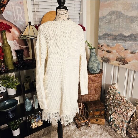 Acoa V- Neck Fringe Detail Acrylic, Chunky Stylish  Knitted Sweater. - Picture 11 of 13